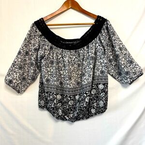 BY & BY Black and White Floral Crop Top Size Large